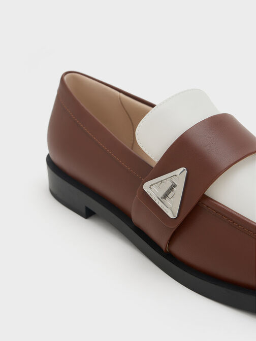 حذاء لوفرس بتصميم ثنائي اللون مع لمسات معدنية, بنى, hi-res