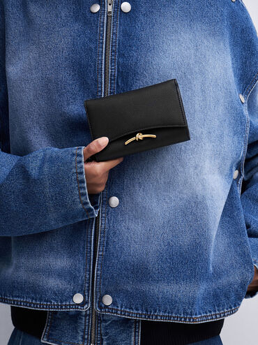 محفظة هوكسلي بغطاء أمامي قلاب ومزينة بقطع معدنية, أسود, hi-res