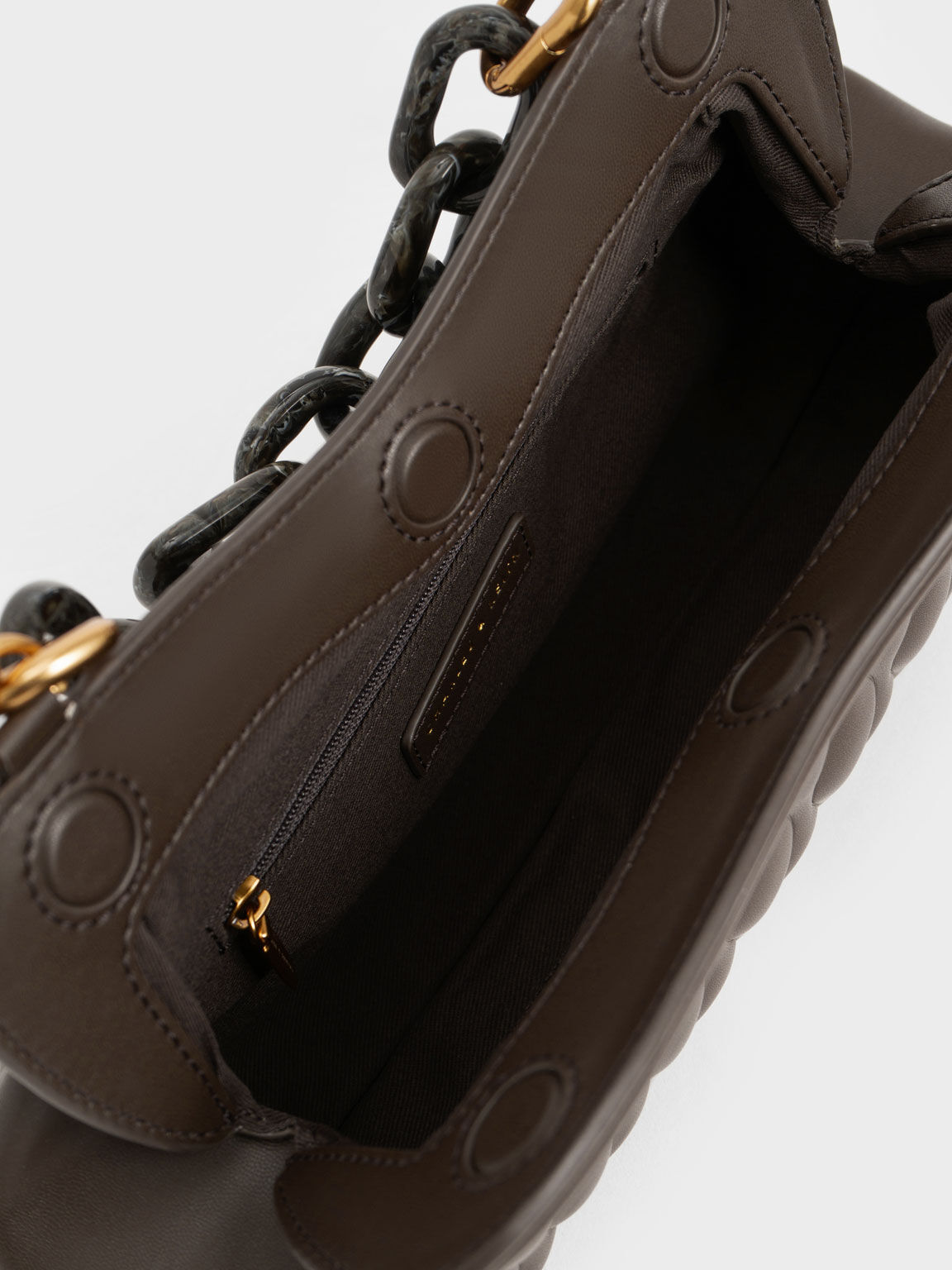 حقيبة إيفا بتصميم كلاتش وذراع أكريليك, بني غامق, hi-res