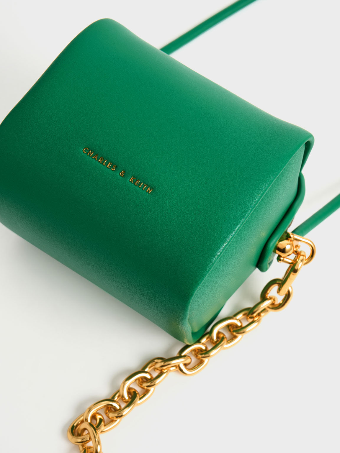 حقيبة يد ريدلي بتصميم صندوقي وسلسلة ذراع, لون أخضر, hi-res