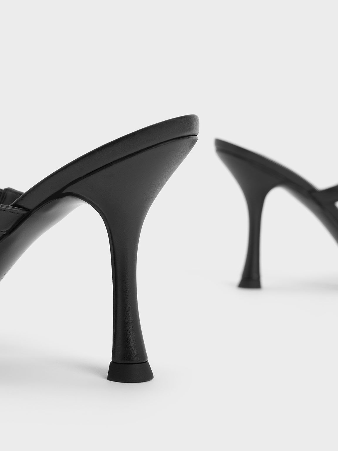 حذاء ميول عالي الكعب مع شريط مزين بسلسلة, أسود, hi-res