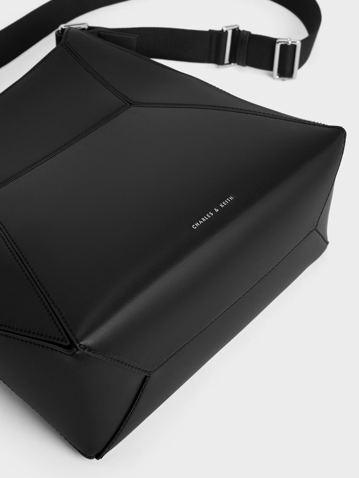 Noir Nasrin Geometric Tote Bag - CHARLES & KEITH SA