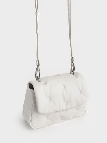 حقيبة كتف "كوي" مبطنة بذراع سلسلة, أبيض, hi-res