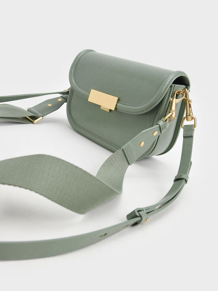 حقيبة كروس جينيفيف بتصميم معدني, اخضر غامق, hi-res