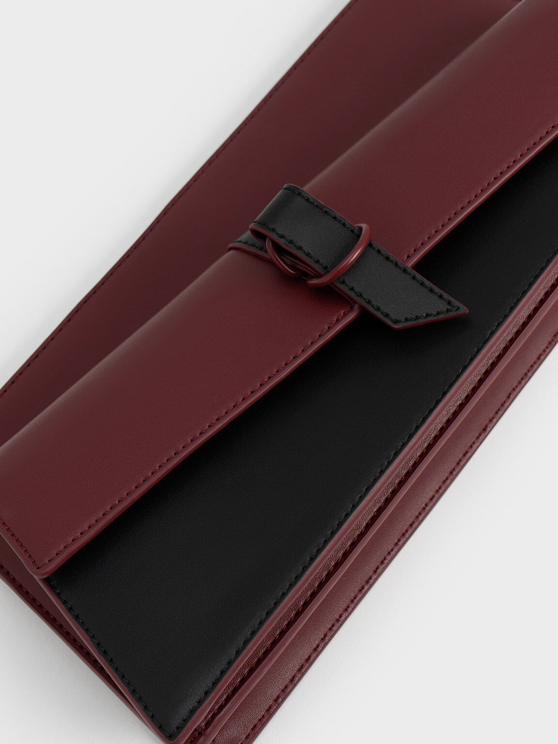 حقيبة ترابيز بتصميم مائل وحزام, خمري, hi-res