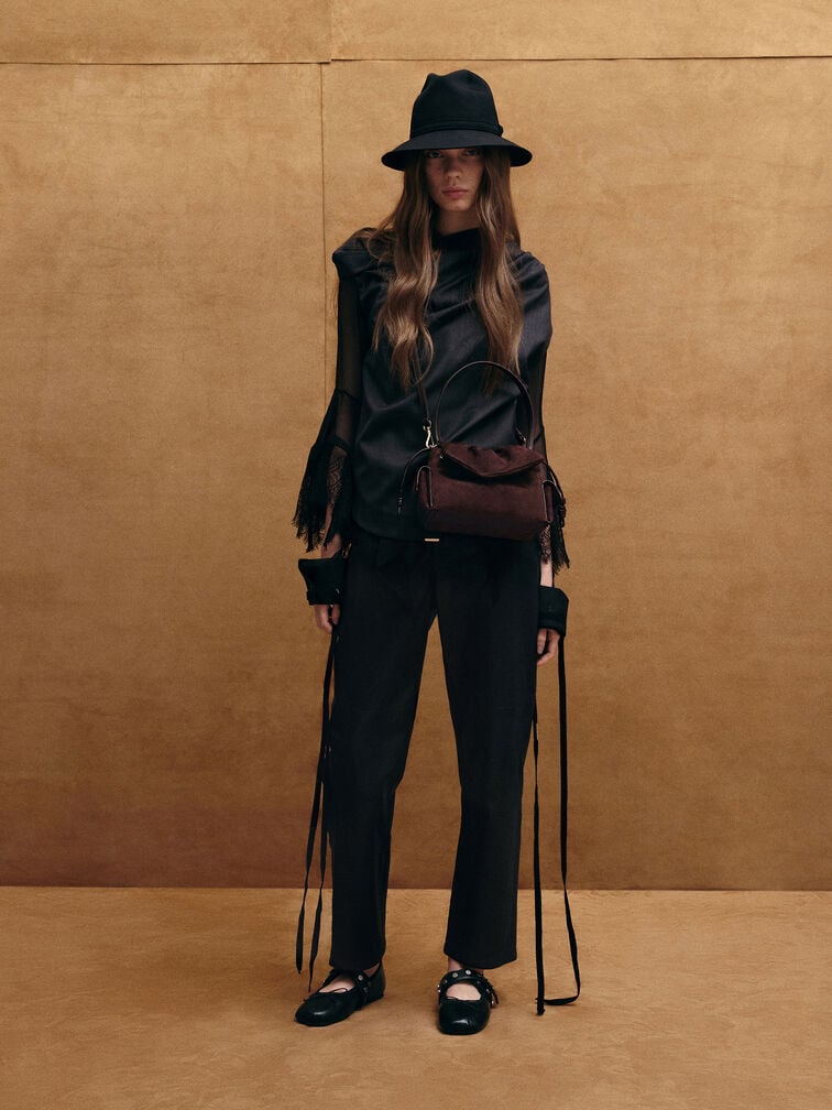 شنطة يد كاي بغطاء مزموم وجيب جانبي من شامواه معاد تدويره, بني غني كالإسبريسو, hi-res