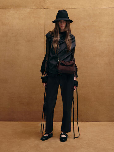 شنطة يد كاي بغطاء مزموم وجيب جانبي من شامواه معاد تدويره, بني غني كالإسبريسو, hi-res