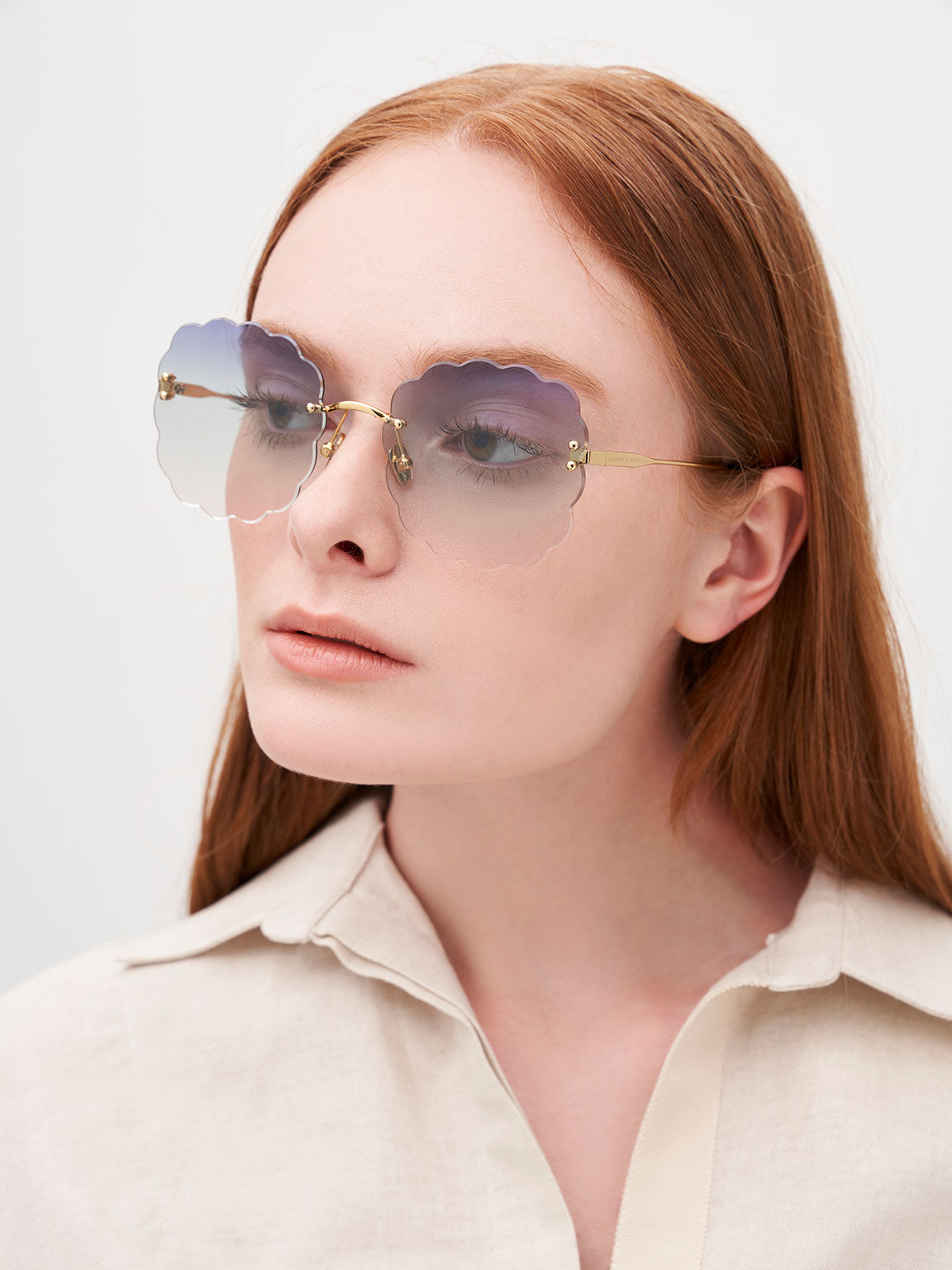 نظارة شمسية بإطار على شكل فراشة وبحواف صدفية وبعدسات متعددة الألوان, أزرق, hi-res