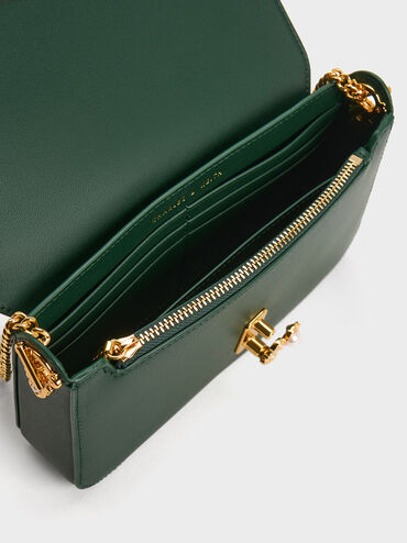 حقيبة كلاتش ميريال مع حلية معدنية, أخضر غامق, hi-res