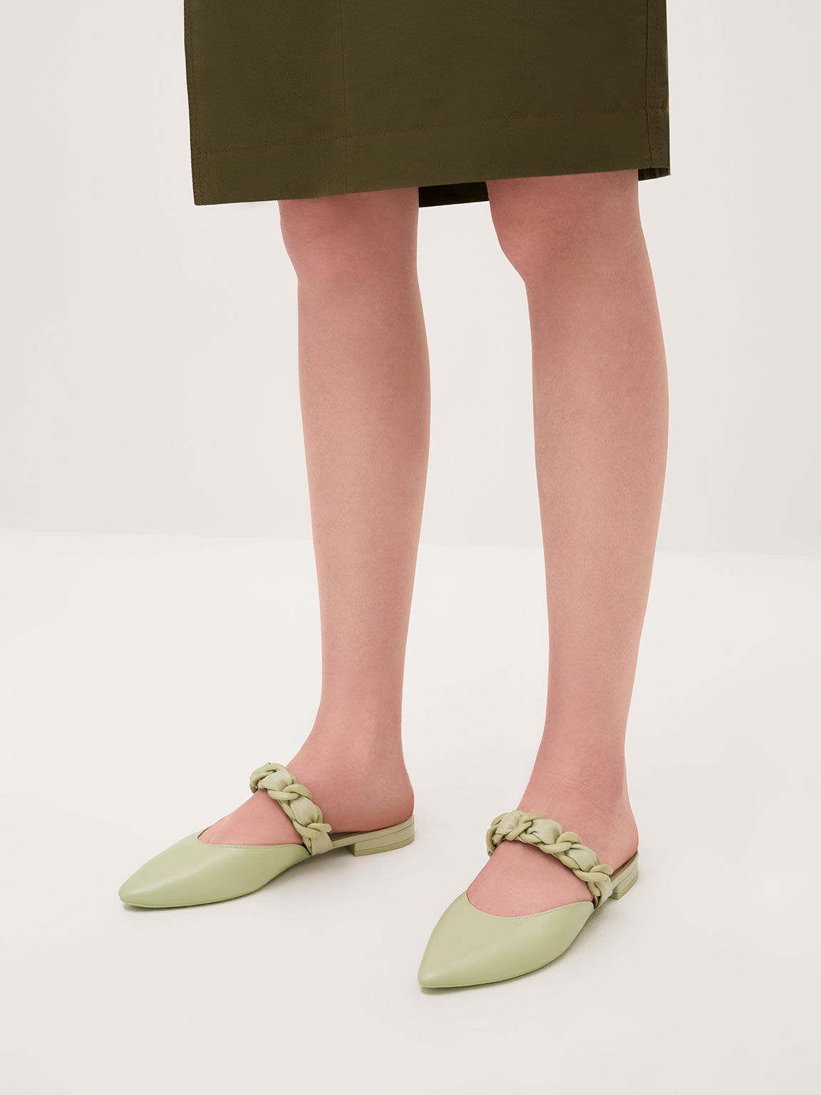 حذاء ميول مسطح مزين بسلسلة بتصميم مضفر, اخضر غامق, hi-res