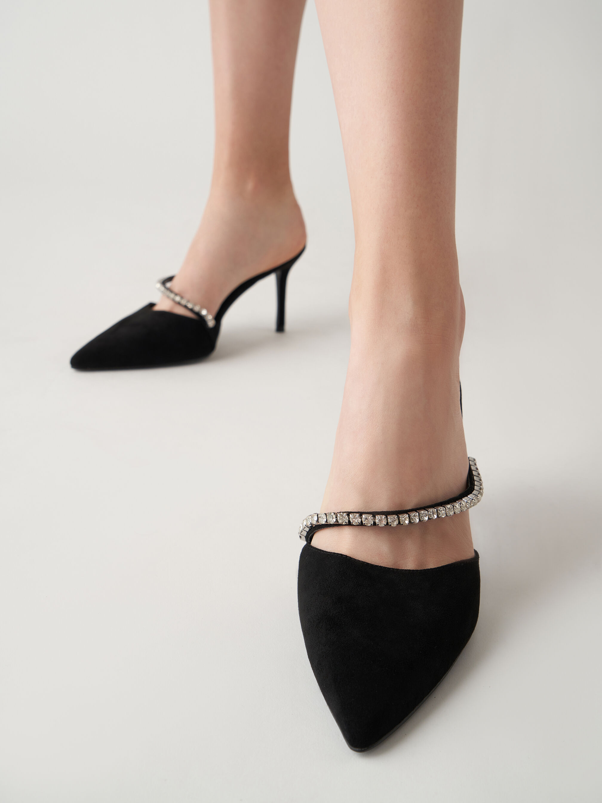 ビッグ割引 CHARLES - Mules Stiletto Textured Gem-Encrusted Black & SA KEITH 靴