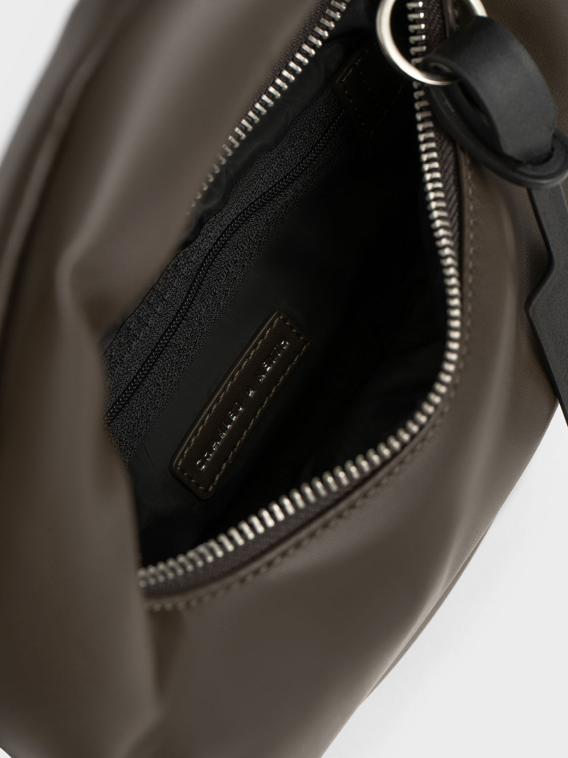 حقيبة ياما هوبو بالتصميم الهلالي, بني غامق, hi-res