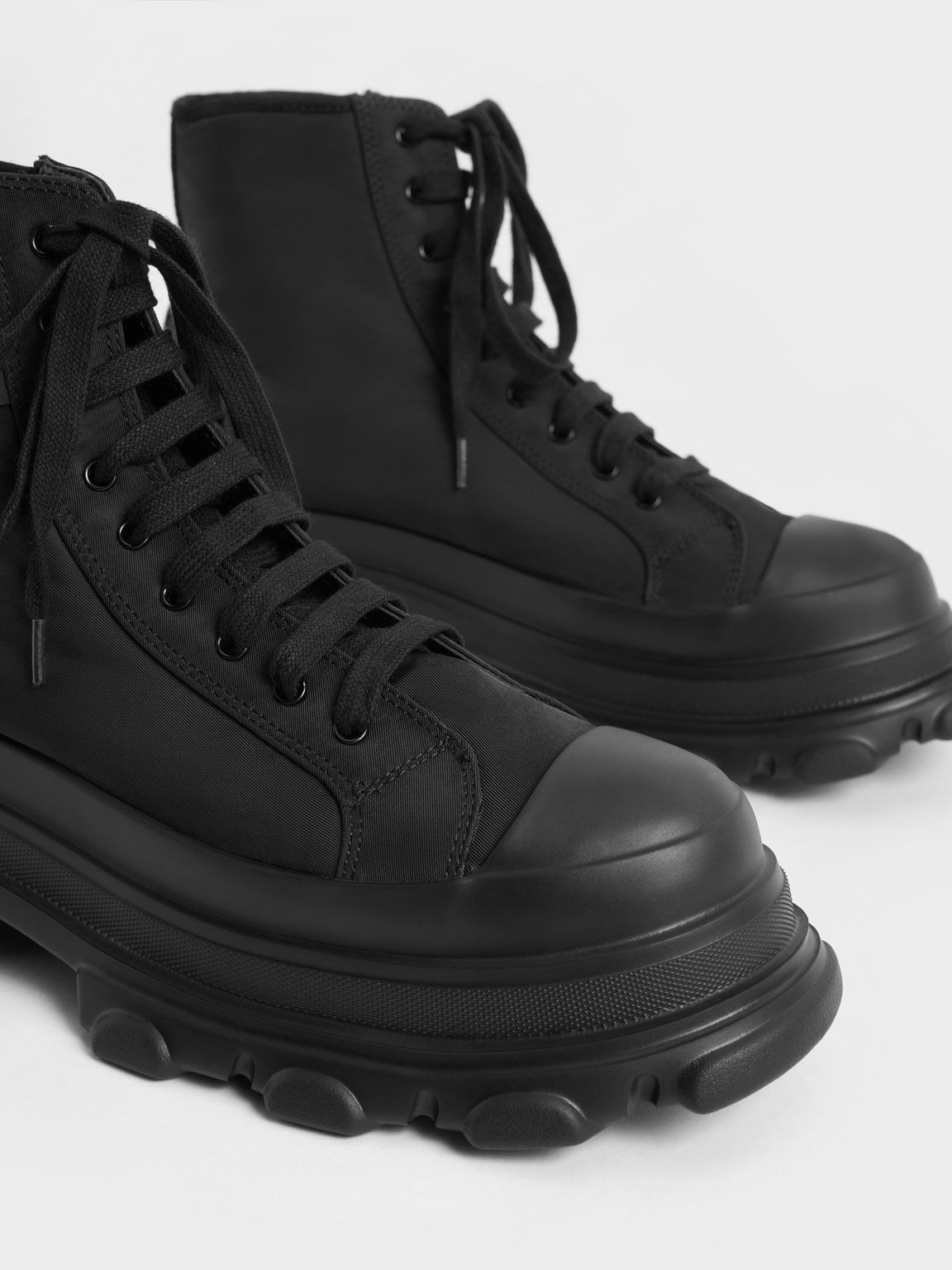 حذاء رياضي نايلون برقبة عالية, أسود, hi-res