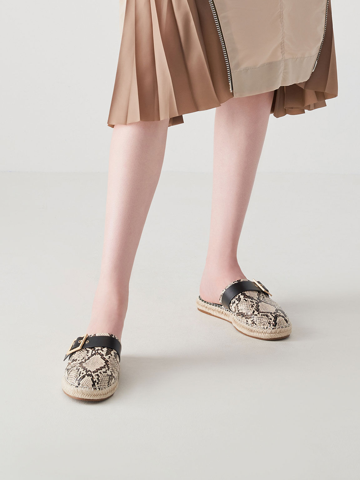 حذاء ميول إسبادريل بإبزيم وتصميم مطبّع بنمط جلد الثعبان, طباعة الحيوان بيج, hi-res