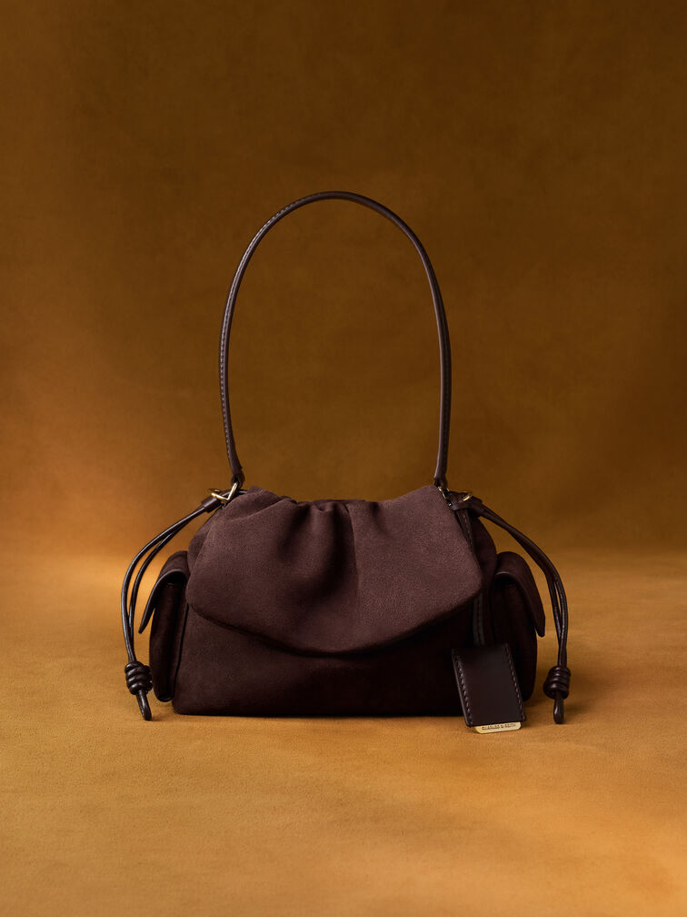 شنطة يد كاي بغطاء مزموم وجيب جانبي من شامواه معاد تدويره, بني غني كالإسبريسو, hi-res