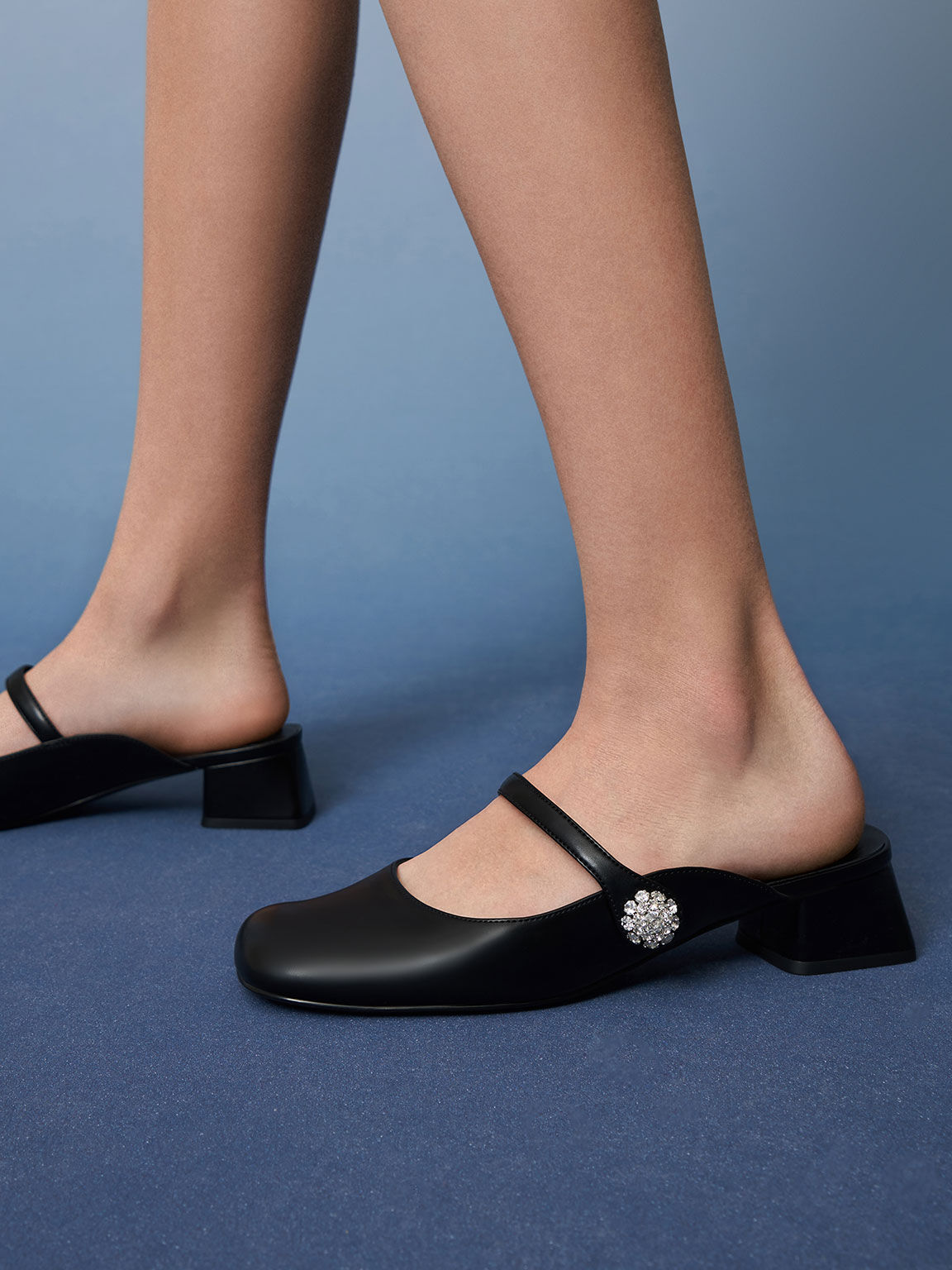 حذاء كلاسيكي مزين بالأحجار وبكعب عريض من أسفل, أسود, hi-res
