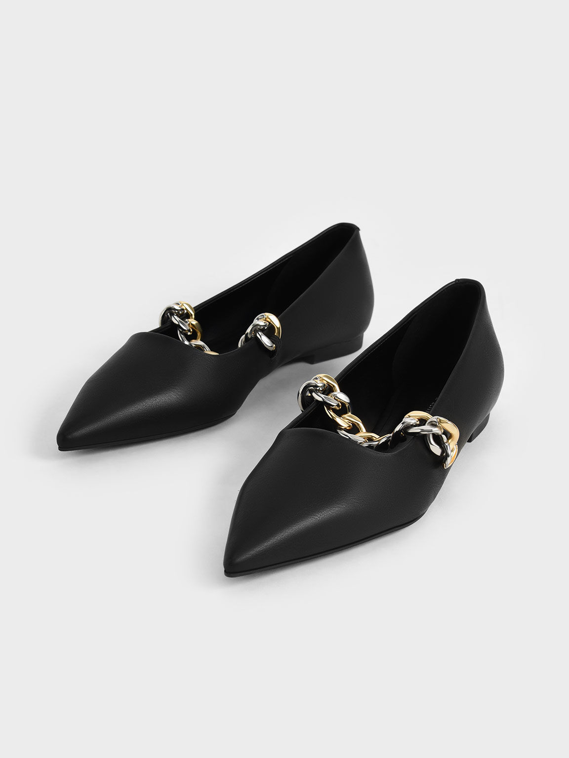 حذاء ماري جين مسطح مزين بسلسلة عريضة, أسود, hi-res