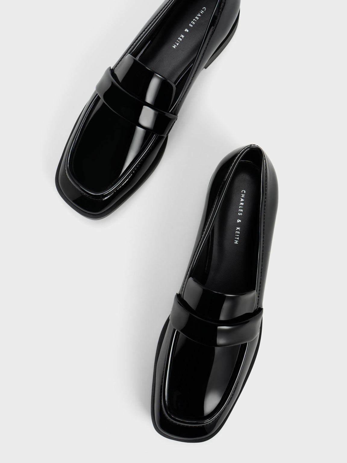 حذاء لوفر مع مقدمة مربعة وجلد لامع, أسود, hi-res