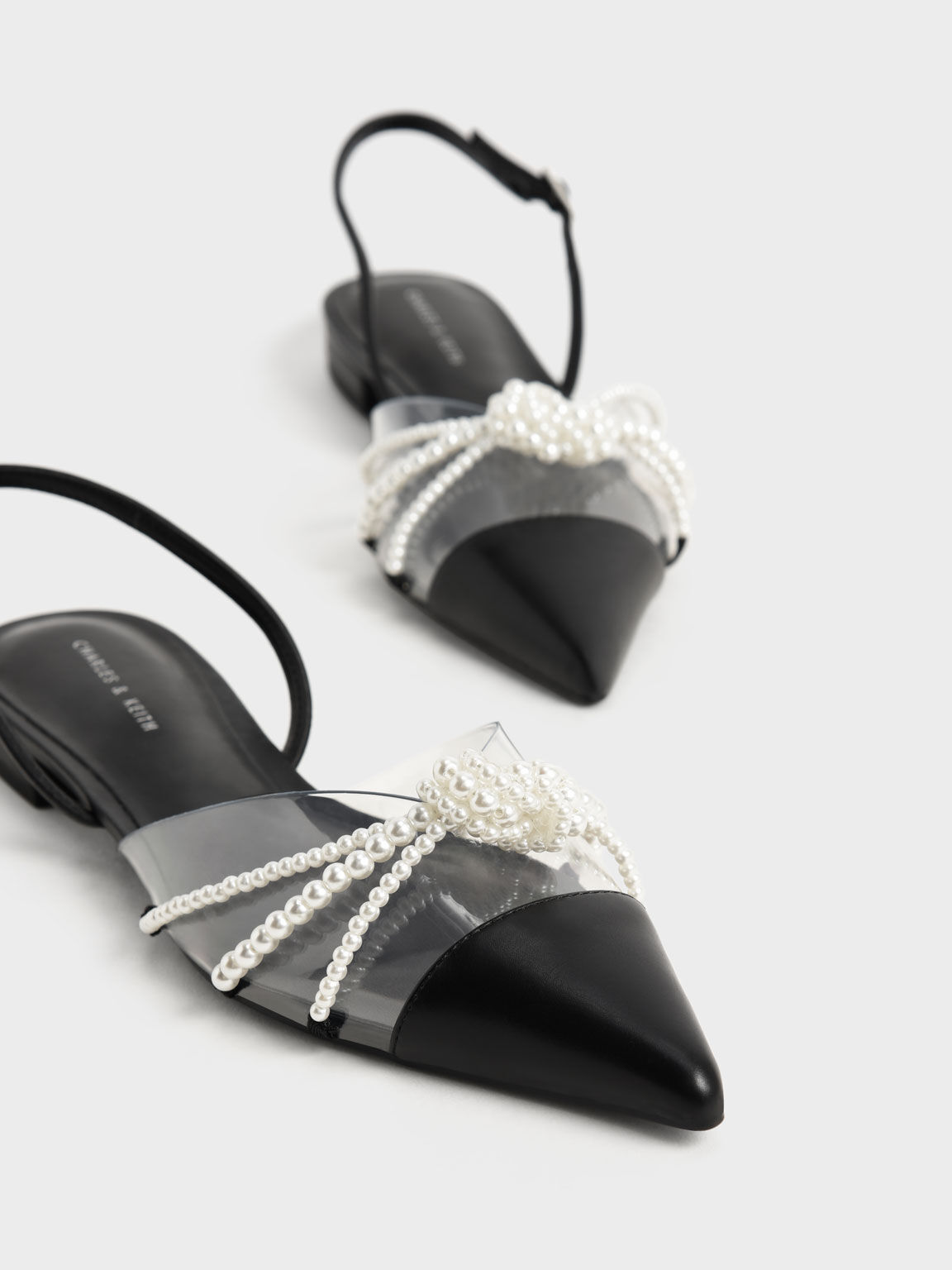 حذاء باليرينا مسطح بحزام حول الكاحل مزين بالخرز, أسود, hi-res