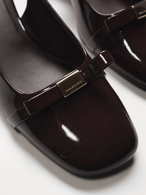 حذاء كعب عريض لامع بحزام خلفي وفيونكة, بني داكن, hi-res