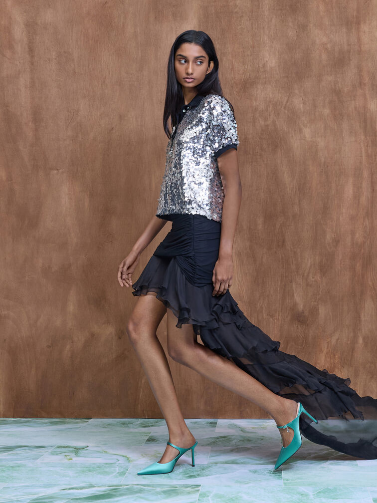 حذاء (مولز) ساتان مفتوح من الخلف، مزوّد بشريط عند الكاحل مزين بكريستالات على شكل دمعة وحزام بمشبك، بكعب طويل ورفيع., شرشيري, hi-res