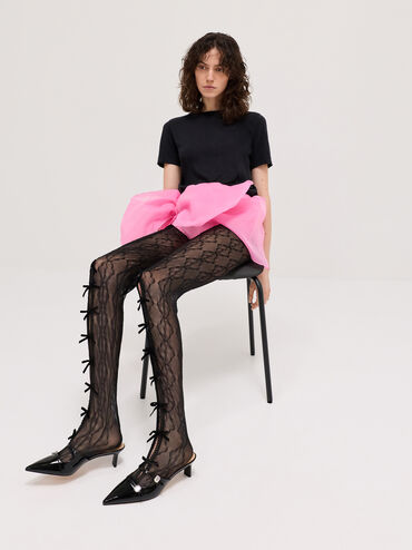 حذاء ميول بكعب مزين بمشبك مرصع بحجر لامع وبشريط مزدوج و مقدمة مدببة من جلد لامع, أسود براق, hi-res