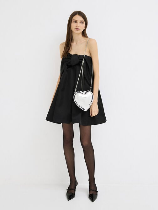 حقيبة كروس بودي بمظهر معدني وتصميم على شكل قلب, فضي, hi-res