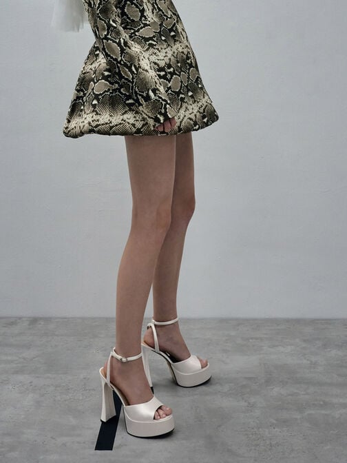 صندل ميشيل بلاتفورم من بوليستر معاد تدويره, أبيض, hi-res