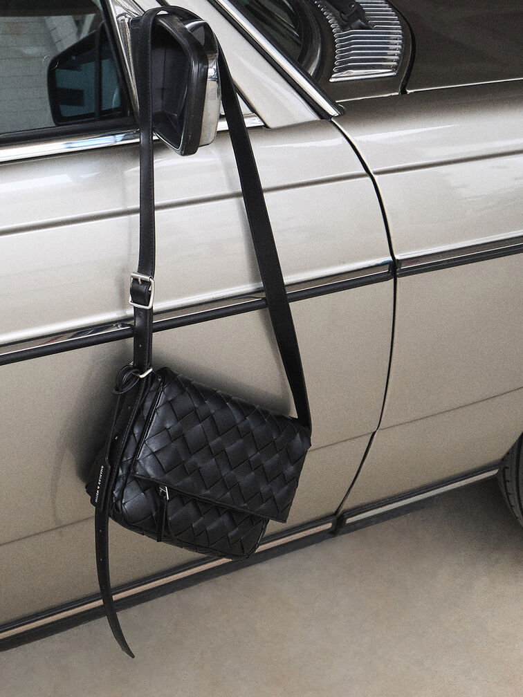 حقيبة كروس بودي إيفيت بتصميم منسوج وغطاء أمامي, أسود كلاسيكي, hi-res