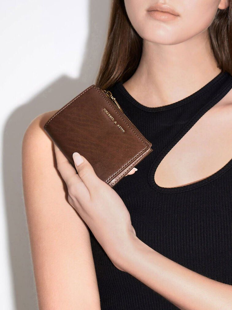 محفظة هارموني صغيرة بسحاب علوي أنيق, شوكولاتي, hi-res