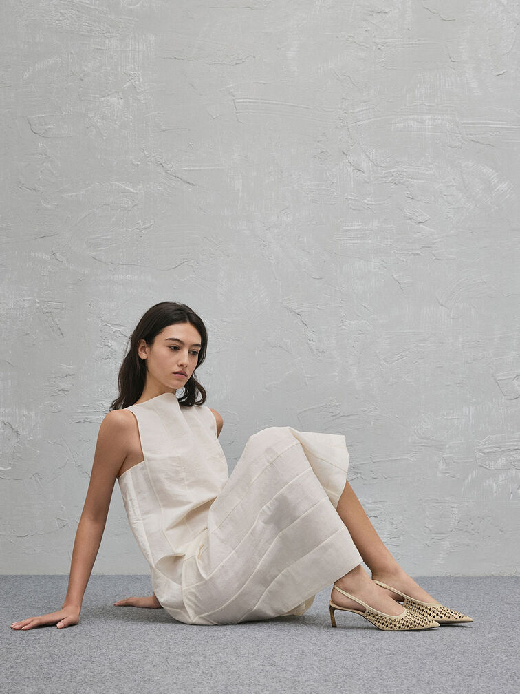 حذاء مرصع بمقدمة مدببة وكعب كيتن وتصميم سلينجباك مكشوف الظهر مزين بفتحات, كريم, hi-res