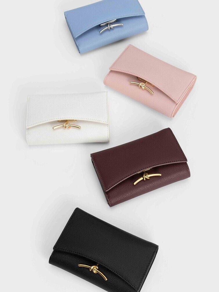 محفظة هاكسلي بغطاء أمامي ومزودة بلمسة معدنية, شوكولاتي داكن, hi-res