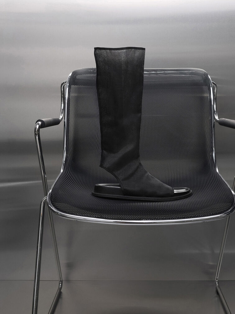 صندل لورين برقبة مصنوع من قماش شبكي مزين بفتحات, أسود خشن, hi-res