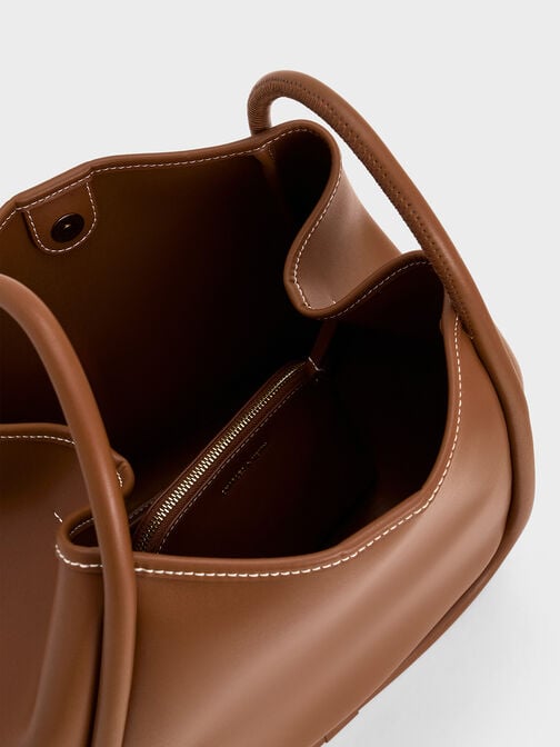 شنطة  توت لولا الواسعة بتصميم تيوب, شوكولاتي, hi-res