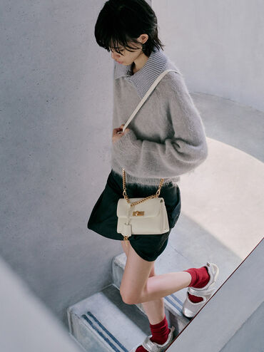 حقيبة كروس بودي كيري بحجم ميني ومقبض على شكل سلسلة, كريم, hi-res