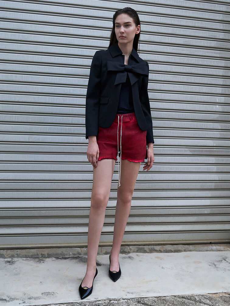 حذاء بكعب حاد ومقدمة مدببة مزين بحلية معدنية, أسود, hi-res