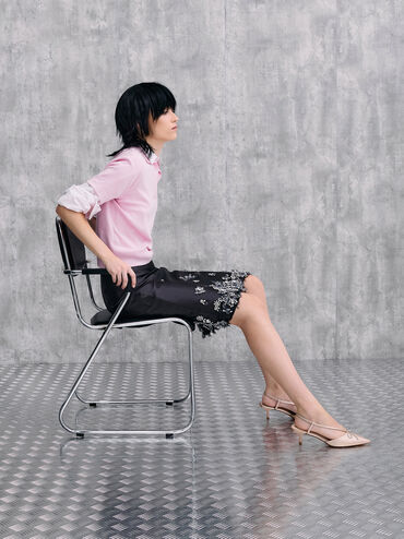 حذاء بامبس سلينجباك بكعب صغير وفيونكة كريستالية, لون البشرة الطبيعي, hi-res