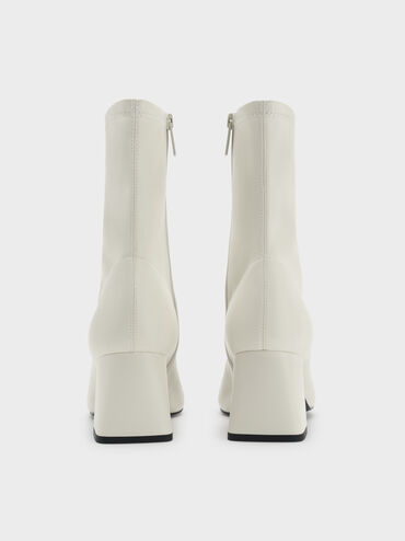 حذاء برقبة بوتس جولي بكعب عالٍ بلمسة معدنية ومائل, أبيض طباشيري, hi-res