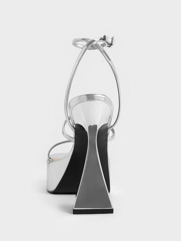 صندل بلاتفورم بكعب منحوت وأشرطة معدنية, فضي, hi-res