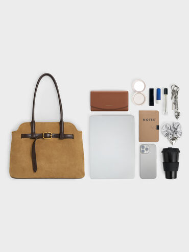 شنطة توت فيكتوريا شامواه  معاد تدويره ومزينة بحزام, رملي ذهبي هاديء, hi-res