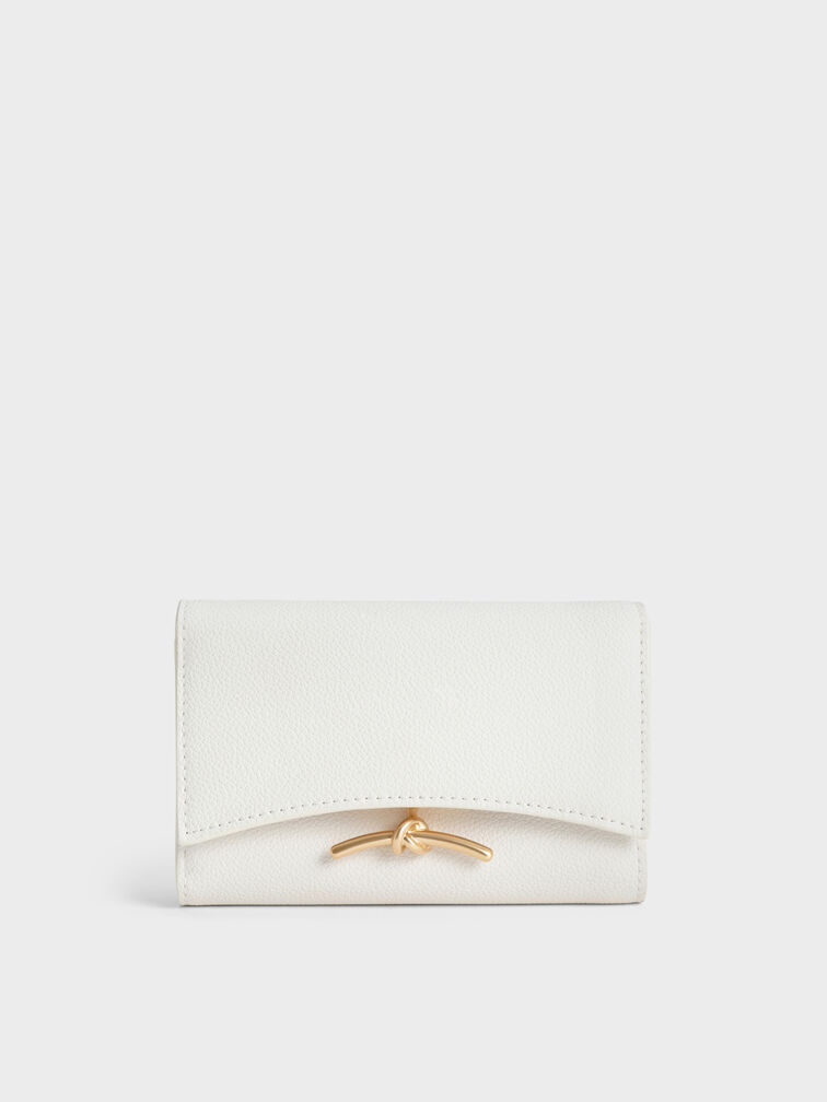 محفظة هكسلي بغطاء أمامي بإكسسوار معدني, أبيض, hi-res