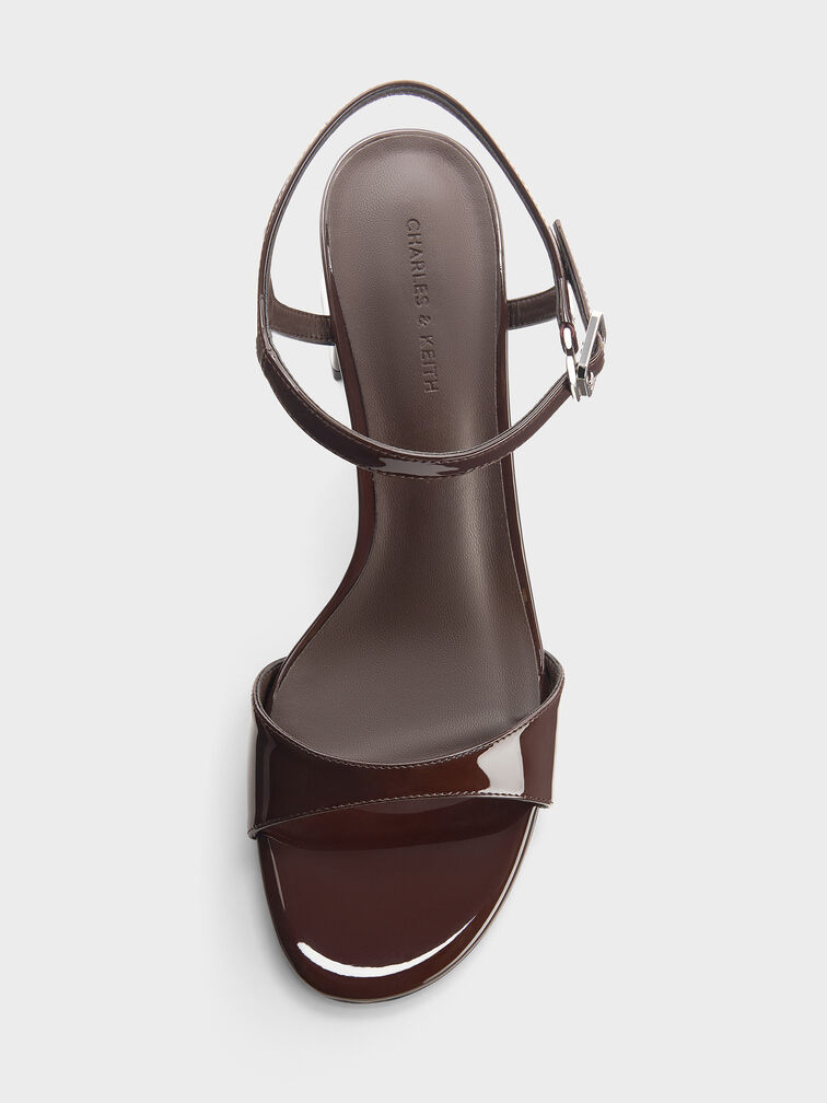 صندل بحزام كاحل بكعب مربع جلد صناعي لامع, بني داكن, hi-res