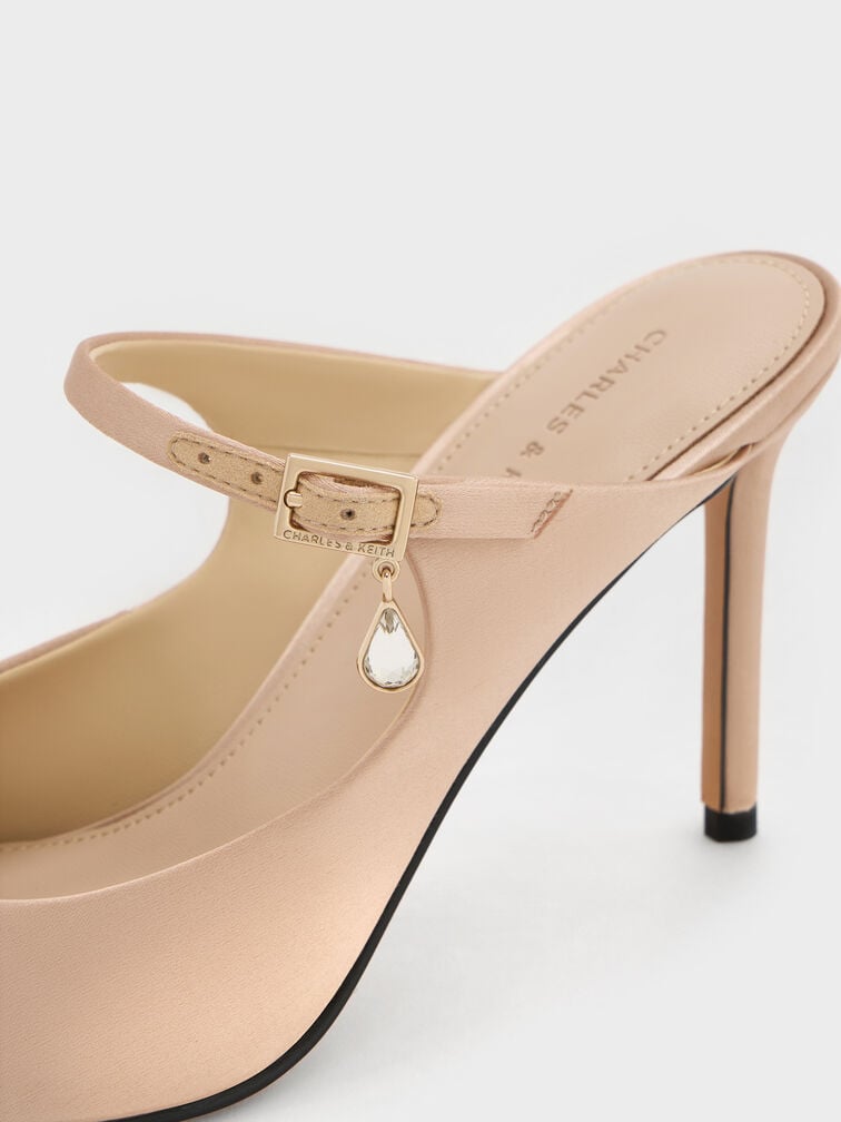 حذاء (مولز) ساتان مفتوح من الخلف، مزوّد بشريط عند الكاحل مزين بكريستالات على شكل دمعة وحزام بمشبك، بكعب طويل ورفيع., ذهبي, hi-res