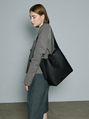 شنطة هوبو بريل بجلد معاد تدويره وحزام, أسود, hi-res