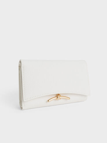 محفظة هكسلي بغطاء أمامي بإكسسوار معدني, أبيض, hi-res