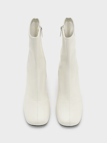 حذاء برقبة بوتس جولي بكعب عالٍ بلمسة معدنية ومائل, أبيض طباشيري, hi-res