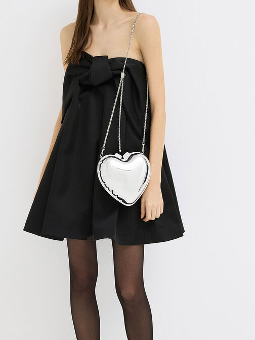 حقيبة كروس بودي بمظهر معدني وتصميم على شكل قلب, فضي, hi-res