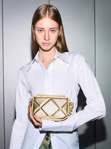 حقيبة صغيرة دانيكا مزينة بسلسلة عريضة مبطنة, ذهبي, hi-res