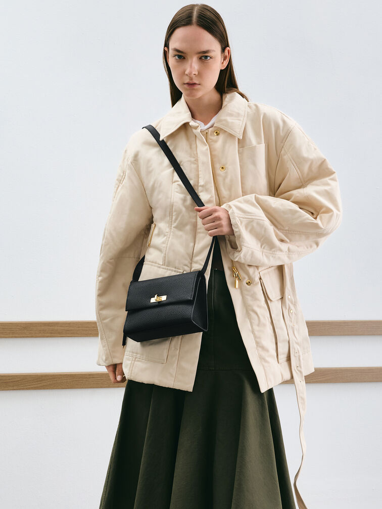 حقيبة كروس بودي تشانس بقفل دوار من الجلد المعاد تدويره, أسود, hi-res