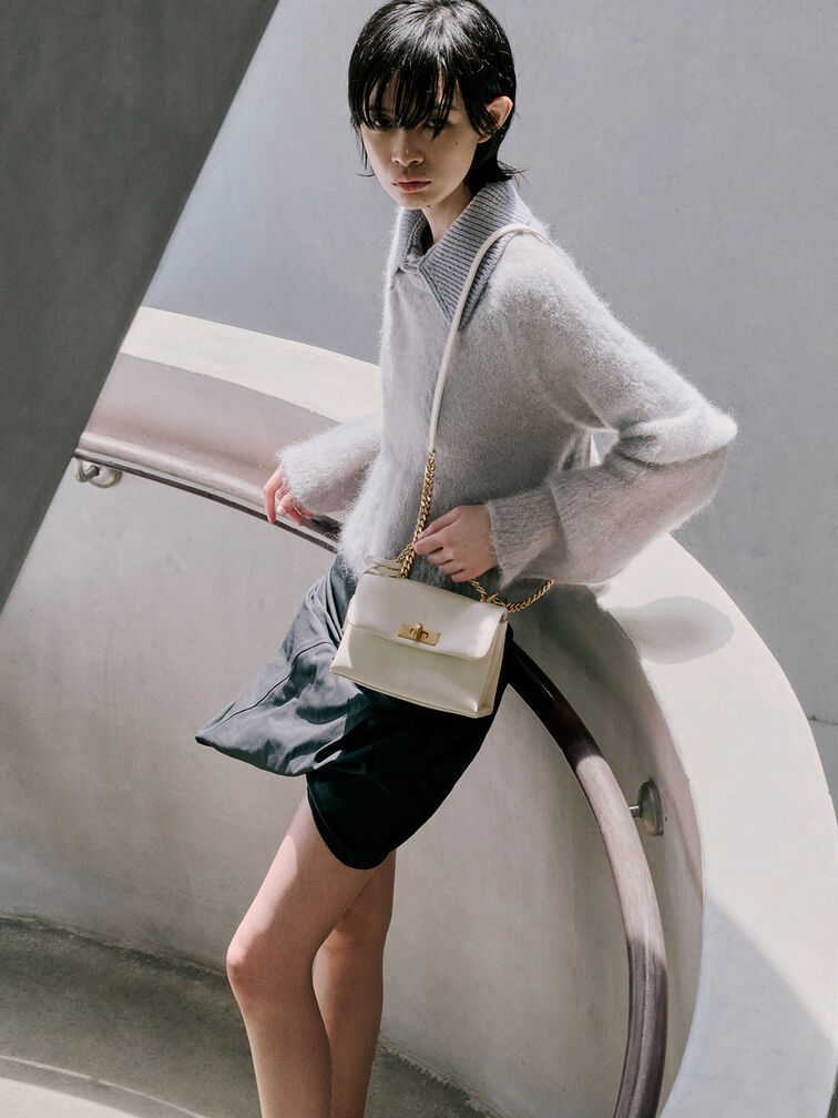 حقيبة كروس بودي كيري بحجم ميني ومقبض على شكل سلسلة, كريم, hi-res